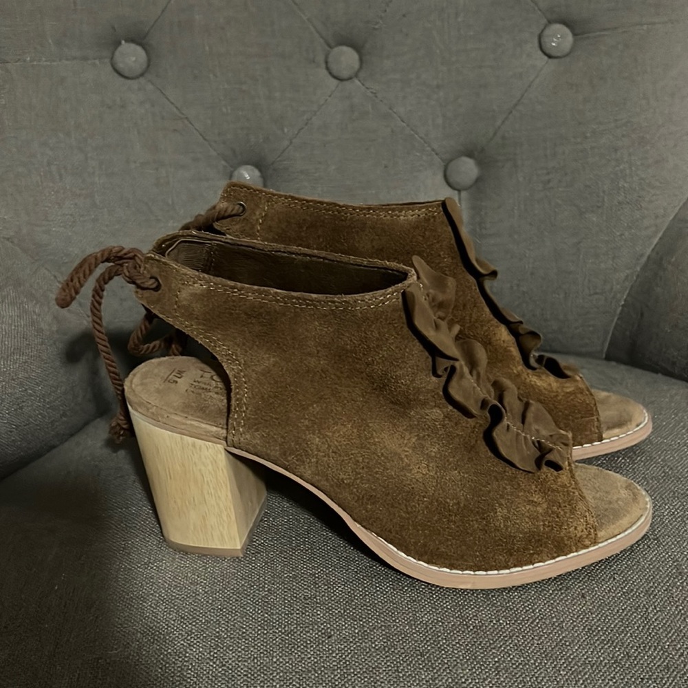Toms women’s heels 7.5